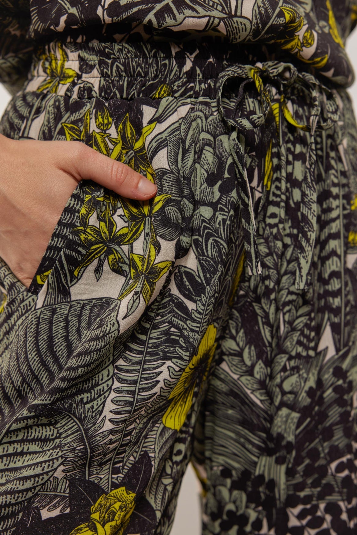 Beria pants | Black/Cyber Lime