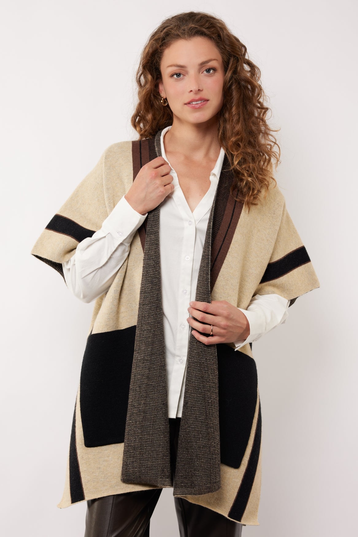 Patti vest | Wood Ash/Black