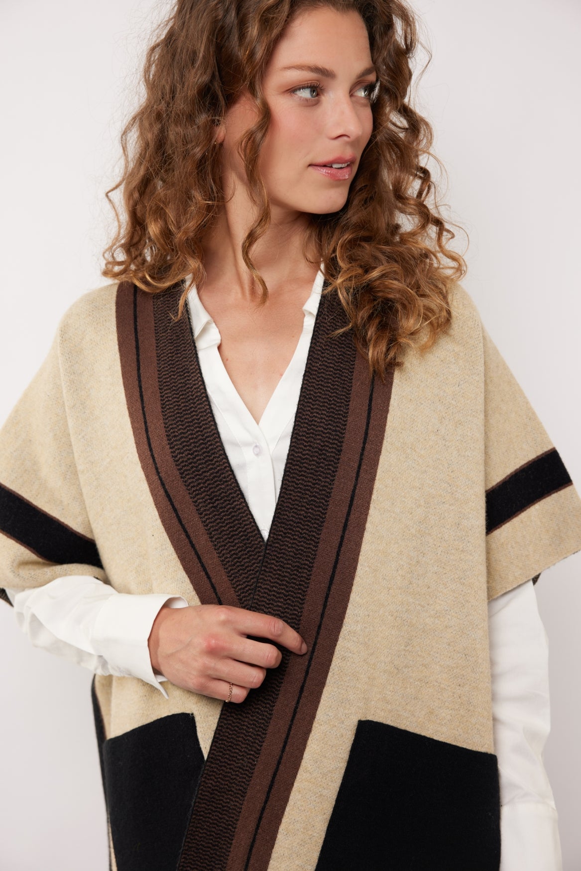 Patti vest | Wood Ash/Black