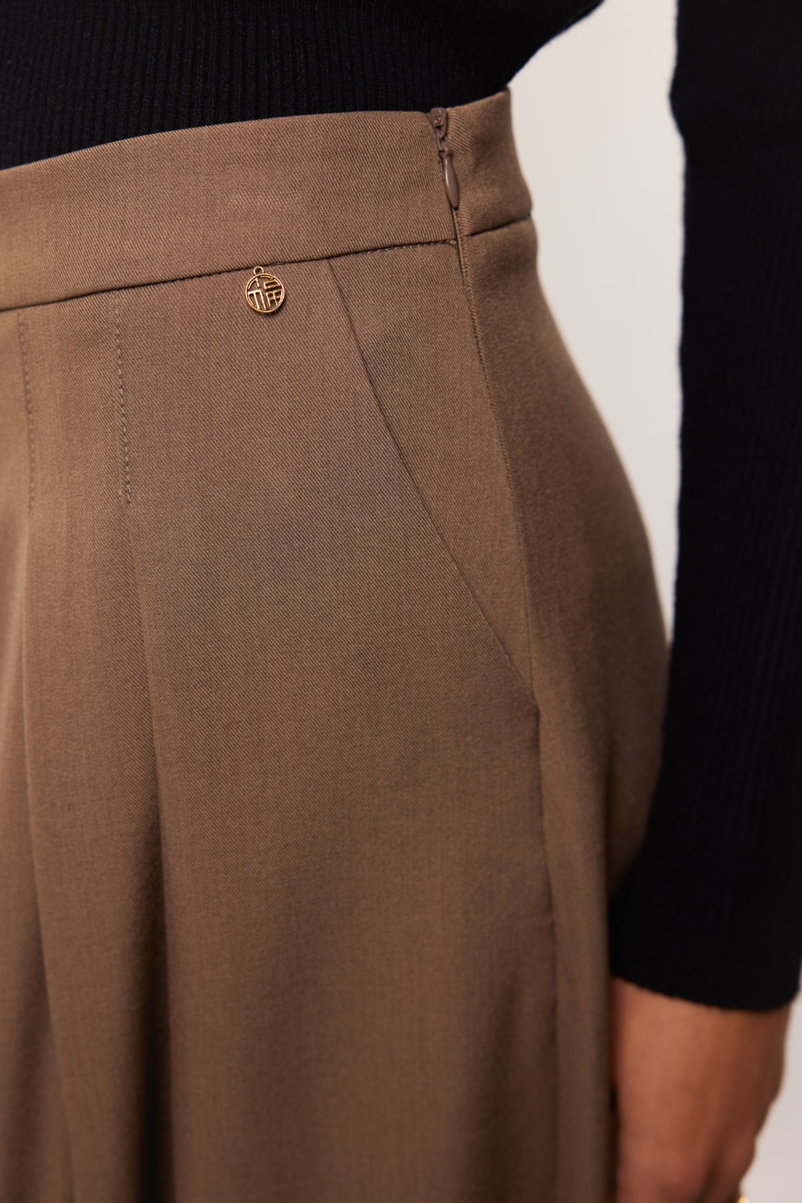 Yann rok | Grey Brown