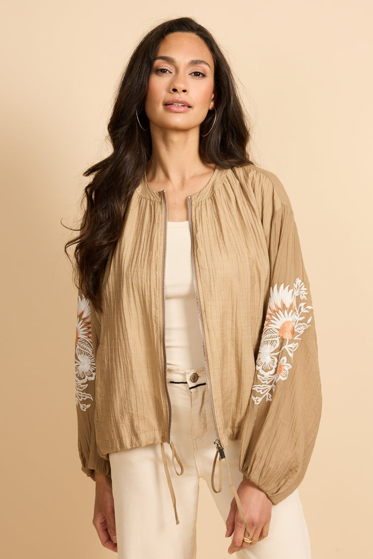 Zaira Jacke | Kint Camel